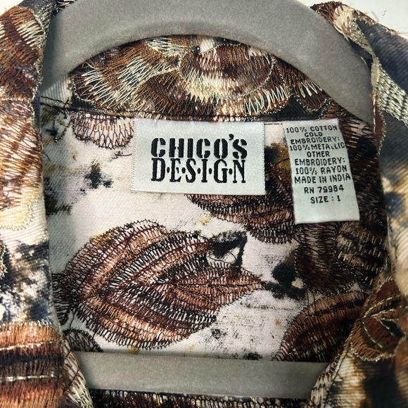 Vintage Chico’s Camouflage Denim Jacket with Embroidered Details Women’s Size 1 - Picture 6 of 7